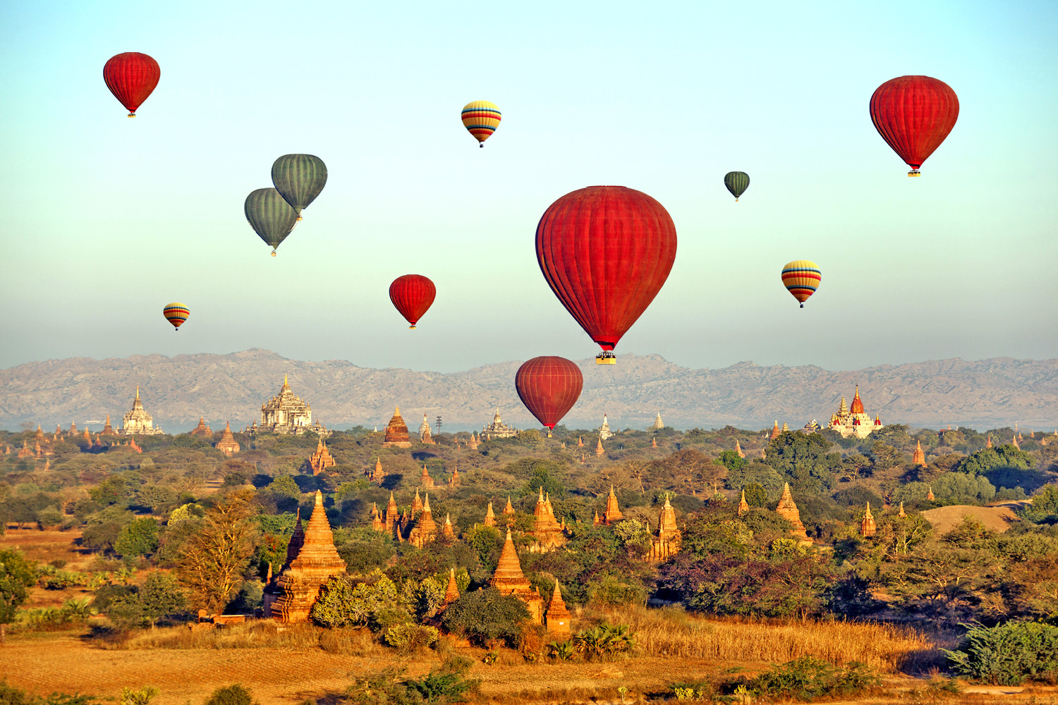 Il Turismo in Myanmar: la valle di Bagan, escursione in Mongolfiera