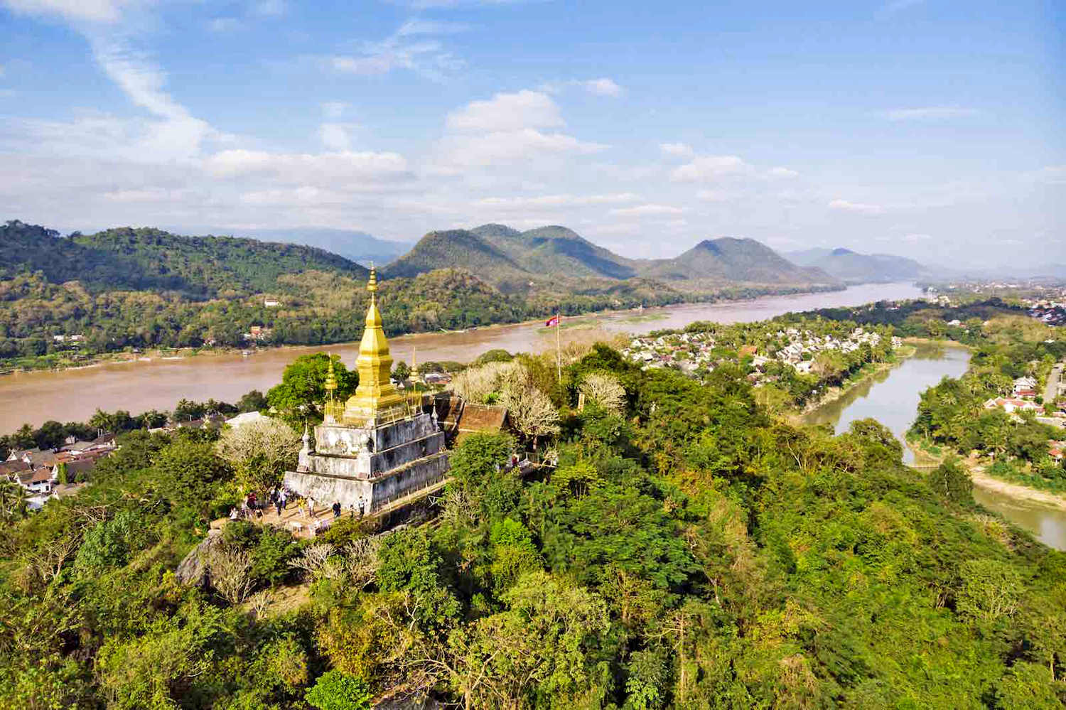 Luang Prabang: Phousi Hill tempio stupa dorate That Chomsi