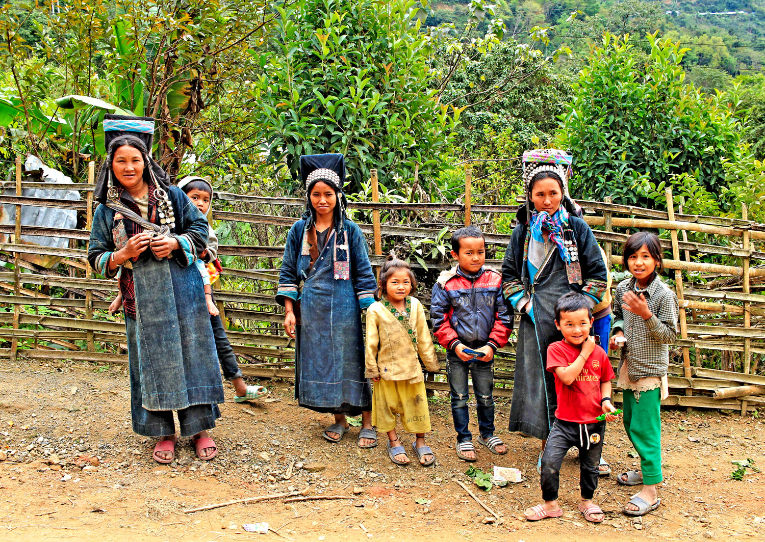 Vang Vieng, Laos: tribù di montagna, villaggi etnici