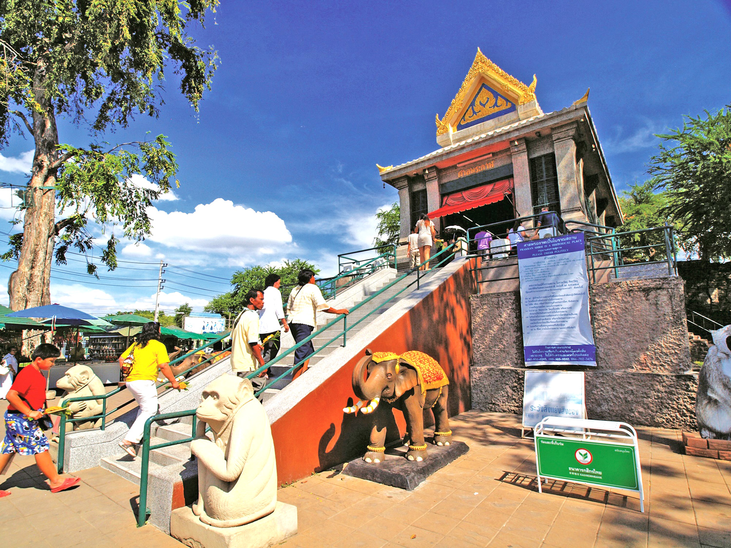 Lop Buri: Tempio San Phra Kan nelle vicinanze del Tempio delle Scimmie