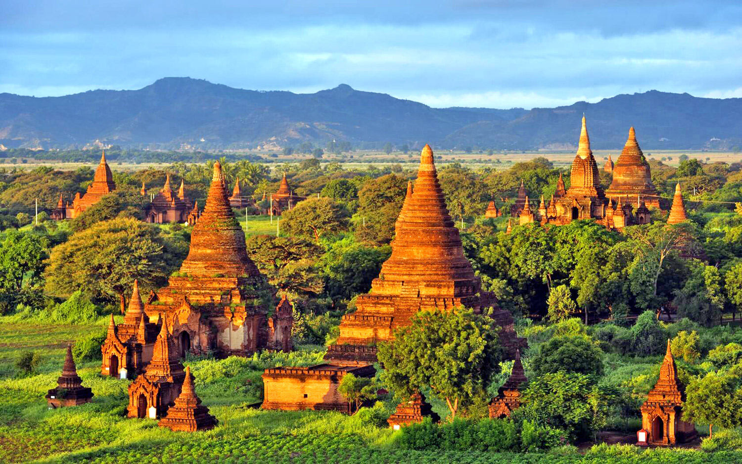 Birmania MYANMAR (BIRMANIABURMA) BAGAN SHWEZIGON PAYA Bagan