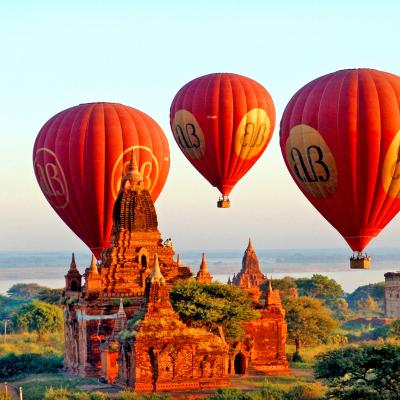 Escursione in Mongolfiera Bagan