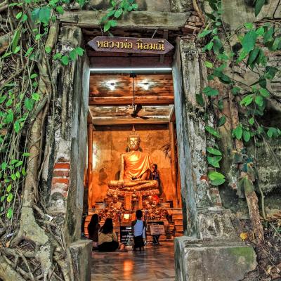Tempio della Rinasciata Wat Bang Kung Amphawa
