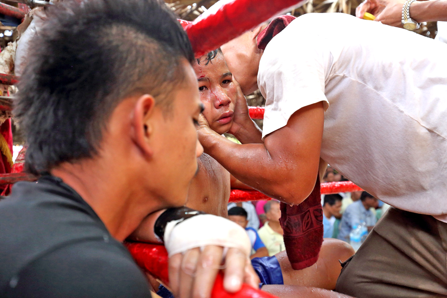 Incontri di pugilato al Thein Byu Indoor Stadium di Yangon, Myanmar