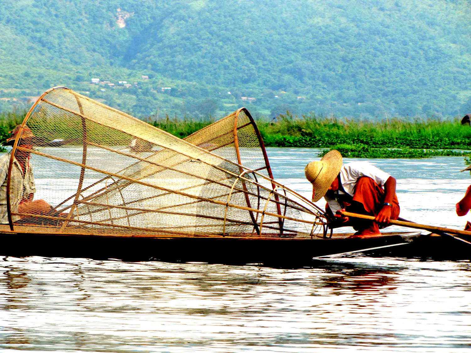 Tipiche imbarcazioni Birmane per la pesca: Lago Inle, Birmania