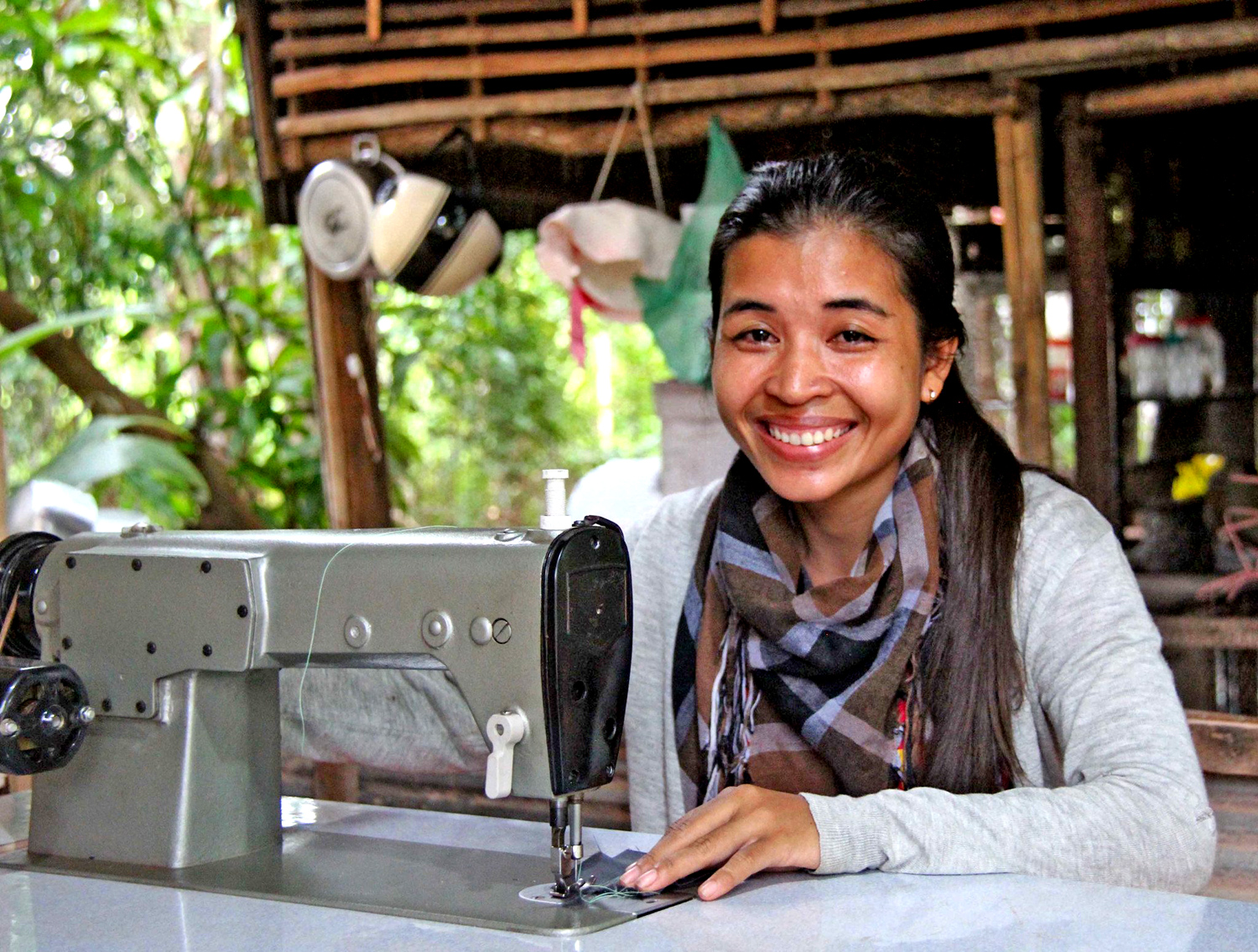 Ragazza Cambogiana Khmer al lavoro