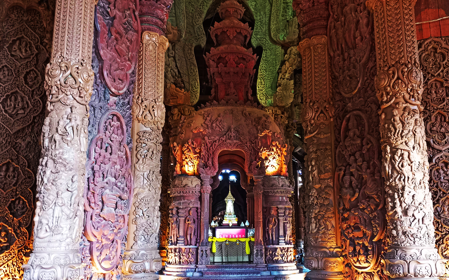 Visita con guida italiana al Santuario della Verita, Pattaya @HappyViaggi Thailandia