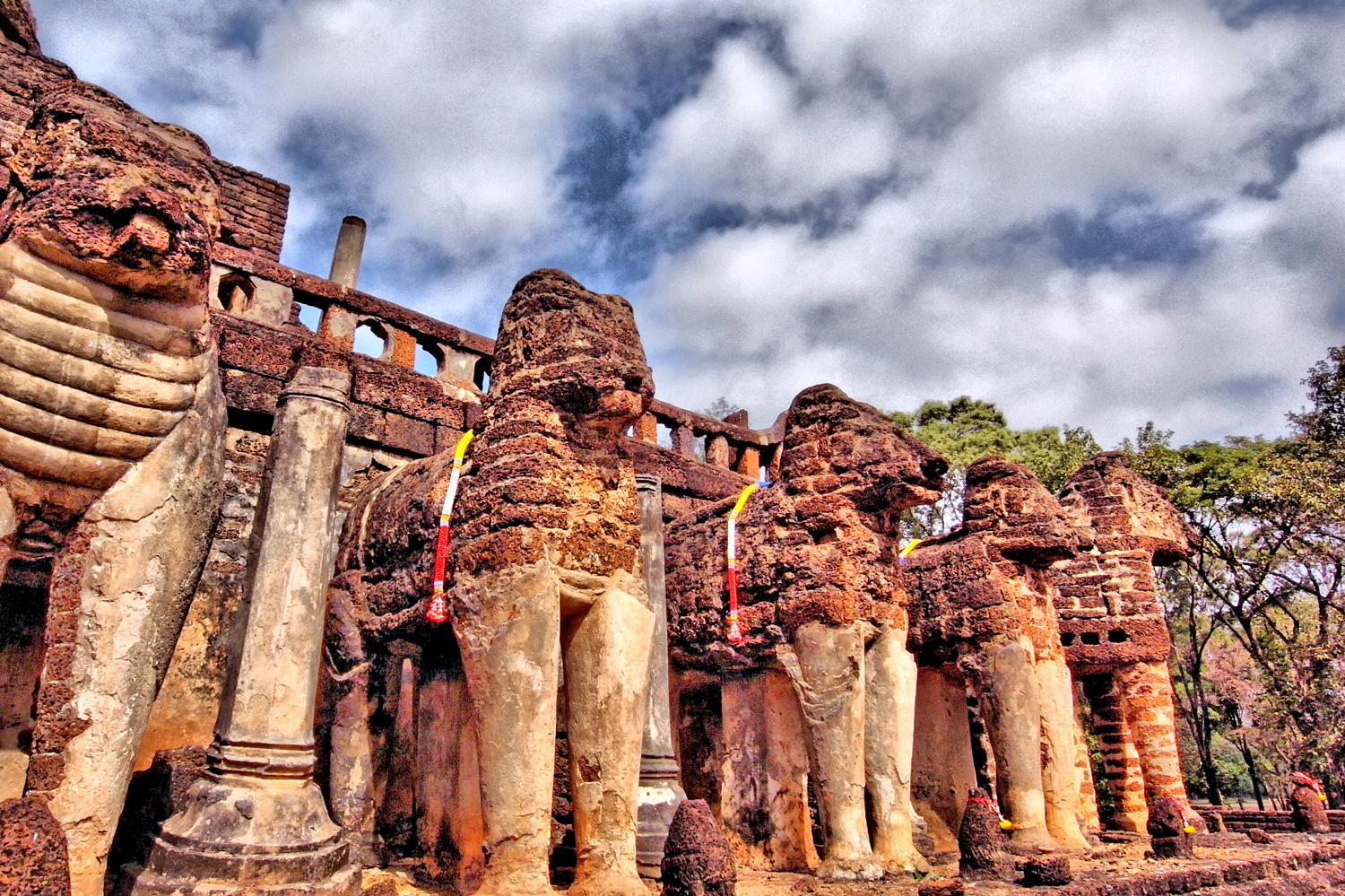 Wat Chang Lom Parco Storico Sri Satchanalai Sukhothai Thailandia