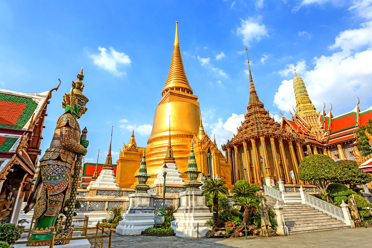 Palazzo Rela di Bangkok, Stupa Dorata contentente la Reliquia del Budda