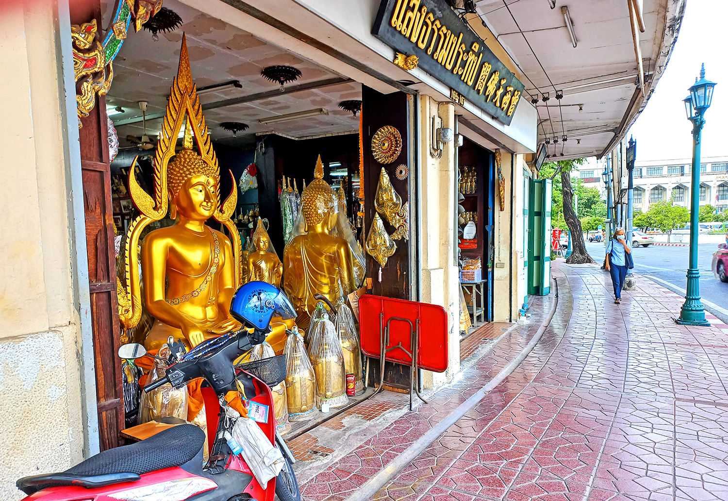 Tempio Wat Suthat - Pratu Phi la Porta degli Spiriti 