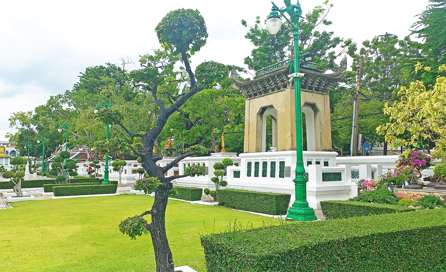Tempio Wat Suthat - Satta Mahasathan i sette posti fantastici