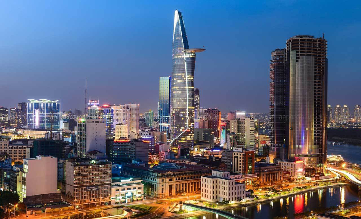 Vista sul fiume Saigon e la Bitexco Tower: Ho Chi Minh Vietnam